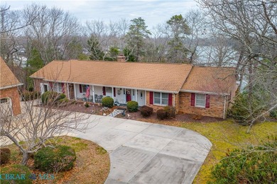 WATERFONT HOME WITH OVERSIZED GARAGE This charming 3 bedroom - photo 46
