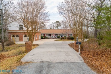 WATERFONT HOME WITH OVERSIZED GARAGE This charming 3 bedroom - photo 47
