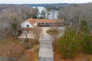 WATERFONT HOME WITH OVERSIZED GARAGE This charming 3 bedroom - photo 48
