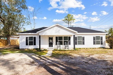Prime Investment Opportunity! Discover a rare and versatile - photo 2