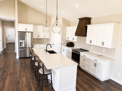 Welcome home to this beautifully designed, one-level living home - photo 5
