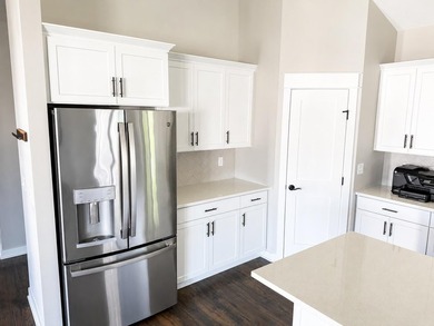 Welcome home to this beautifully designed, one-level living home - photo 6