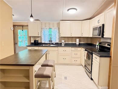 This 3-bedroom, 2-bathroom home is located on an interior lot in - photo 6