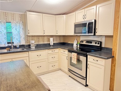 This 3-bedroom, 2-bathroom home is located on an interior lot in - photo 7