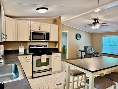 This 3-bedroom, 2-bathroom home is located on an interior lot in - photo 10