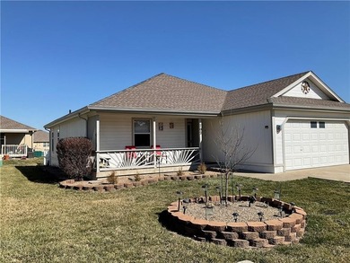 Welcome to Morningview 55+ in Raymore! This charming 2 bed, 2