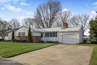 Welcome to this ranch-style home located on a quiet No-Outlet - photo 1