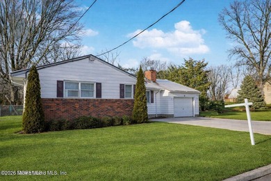 Welcome to this ranch-style home located on a quiet No-Outlet - photo 2