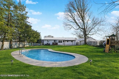 Welcome to this ranch-style home located on a quiet No-Outlet - photo 4