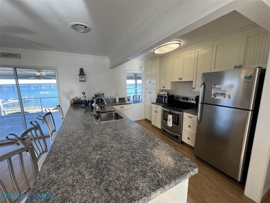 Super river views to the Chesapeake Bay! Pier, boat lift. 4 - photo 15