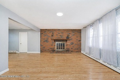 Welcome to this ranch-style home located on a quiet No-Outlet - photo 5