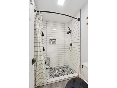 Fully remodeled and move-in ready! This 2-bedroom, 2-bathroom - photo 15