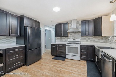 Welcome to this ranch-style home located on a quiet No-Outlet - photo 7