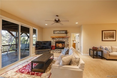 Beautifully maintained and thoughtfully designed, this spacious - photo 22