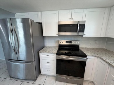 Charming 2 bedroom, 2-bathroom home located in a serene Port - photo 6