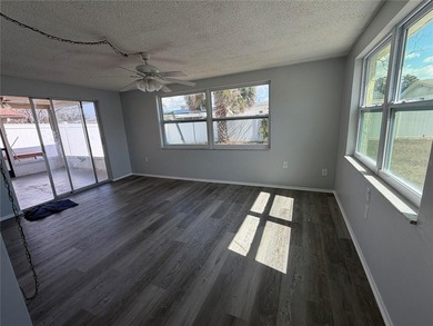 Charming 2 bedroom, 2-bathroom home located in a serene Port - photo 8
