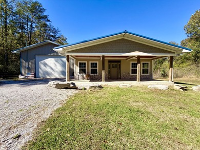 Lake Cumberland Home For Sale in Bronston Kentucky