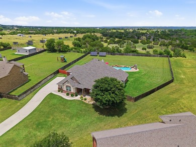 Situated on over an acre, this stunning 4 bedroom, 2.5 bath home - photo 5