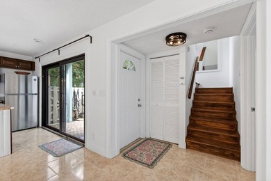 Tucked into the walkable Pineapple Walk community, this 3-bed - photo 11