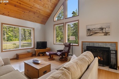 Sweet, bright and light beach cabin with wall of windows facing - photo 11