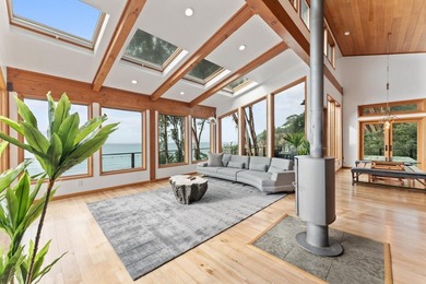 This luxurious oceanfront retreat located a few doors north of - photo 14