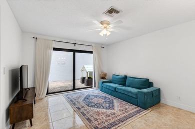 Tucked into the walkable Pineapple Walk community, this 3-bed - photo 14