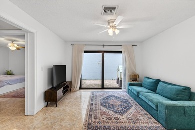 Tucked into the walkable Pineapple Walk community, this 3-bed - photo 15