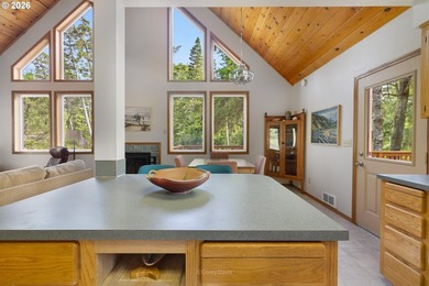 Sweet, bright and light beach cabin with wall of windows facing - photo 15
