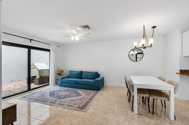 Tucked into the walkable Pineapple Walk community, this 3-bed - photo 16