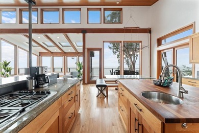 This luxurious oceanfront retreat located a few doors north of - photo 17