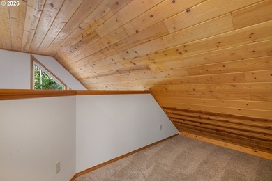 Sweet, bright and light beach cabin with wall of windows facing - photo 17