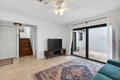Tucked into the walkable Pineapple Walk community, this 3-bed - photo 18