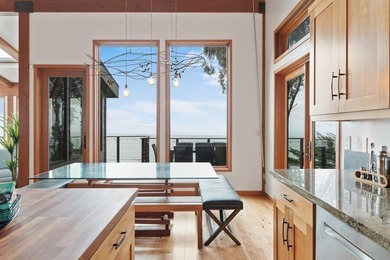 This luxurious oceanfront retreat located a few doors north of - photo 20
