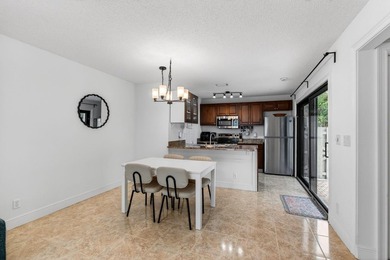 Tucked into the walkable Pineapple Walk community, this 3-bed - photo 20