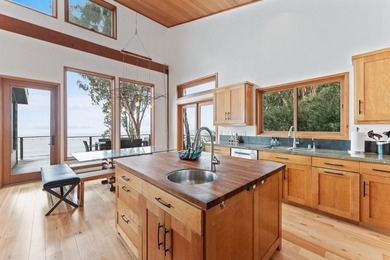 This luxurious oceanfront retreat located a few doors north of - photo 22