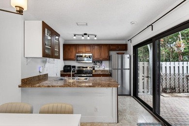 Tucked into the walkable Pineapple Walk community, this 3-bed - photo 22