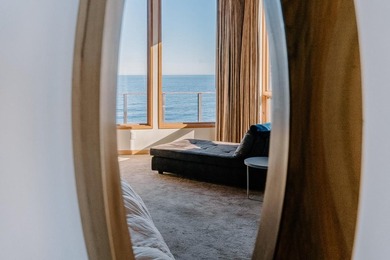 This luxurious oceanfront retreat located a few doors north of - photo 23