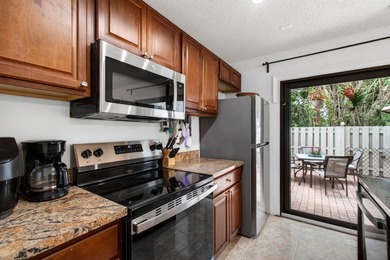 Tucked into the walkable Pineapple Walk community, this 3-bed - photo 26