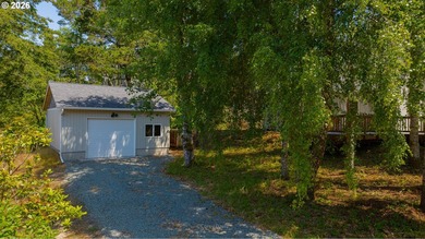 Sweet, bright and light beach cabin with wall of windows facing - photo 28