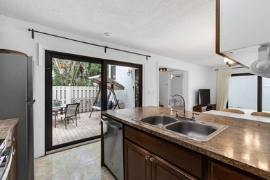 Tucked into the walkable Pineapple Walk community, this 3-bed - photo 34