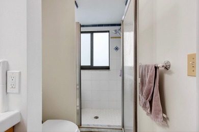 Tucked into the walkable Pineapple Walk community, this 3-bed - photo 36