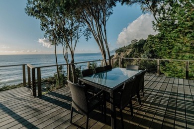 This luxurious oceanfront retreat located a few doors north of - photo 41