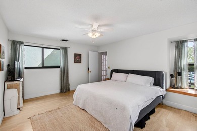 Tucked into the walkable Pineapple Walk community, this 3-bed - photo 47