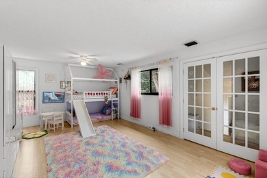 Tucked into the walkable Pineapple Walk community, this 3-bed - photo 50