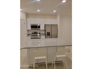 This 3-bedroom, 2 1/2 bathroom townhome is practically brand new - photo 4