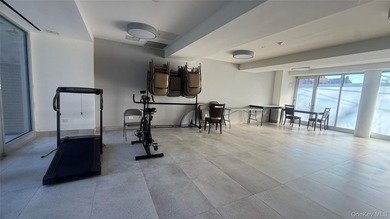 Beautifully maintained large 1 bedroom, 1 bath gourmet kitchen - photo 6