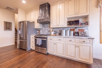 Welcome to this beautiful 4-bedroom, 3-bath mountain retreat - photo 11