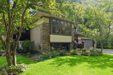 SEE 3D VIRTUAL TOUR & FLOOR PLAN. PRAIRIE SCHOOL HOME BUILT BY - photo 3