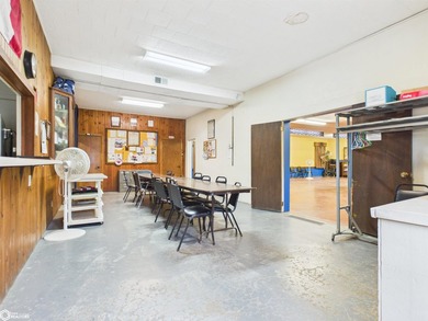 Excellent opportunity to own a versatile commercial property - photo 16