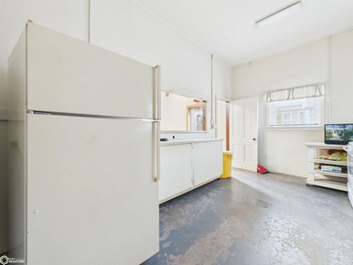 Excellent opportunity to own a versatile commercial property - photo 20